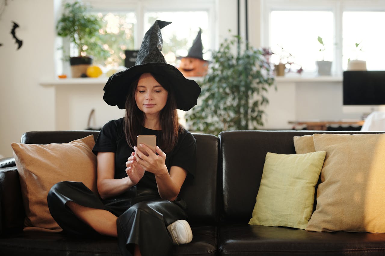 Top 10 Reasons to Choose a Halloween Costume Shop Online This Year