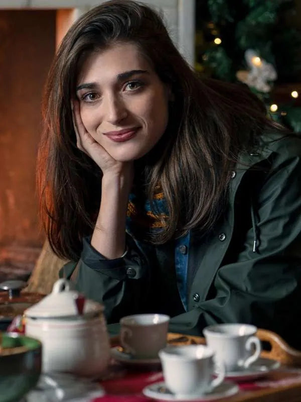 Gianna I Hate Christmas S01 Green Jacket