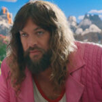 A-Minecraft-Movie-2025-Jason-Momoa-Pink-Jacket_131220ef-7837-4834-9a1c-e542443fd646