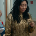 Katie-Film-Jackpot-2024-Awkwafina-Golden-Sweater