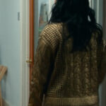 Katie-Film-Jackpot-2024-Awkwafina-Golden-Sweater