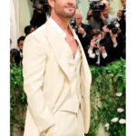 Met-Gala-2024-Chris-Hemsworth-Cream-Suit