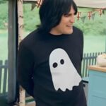 The-Great-British-Bake-Off-Noel-Fielding-Blackwhite-Halloween-Ghost-Sweater-300×360-1