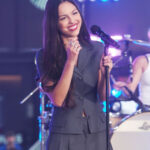 Olivia-Rodrigo-Blue-Blazer-3