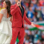 English-Singer-Robbie-Williams-Red-Prom-Suit