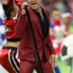 English-Singer-Robbie-Williams-Red-Prom-Suit